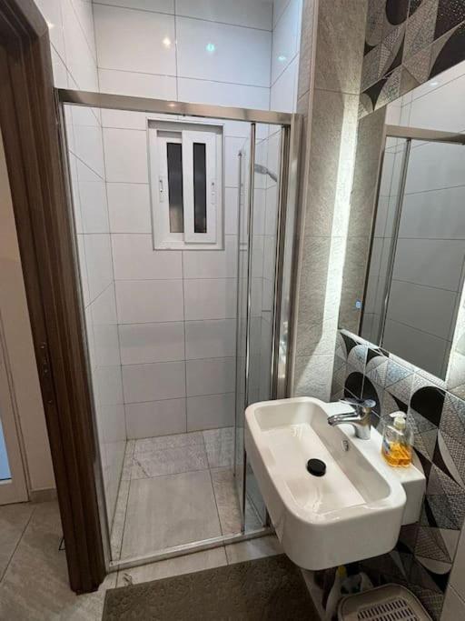 Stylish 2 Bedroom Loft With Yard * Pietà