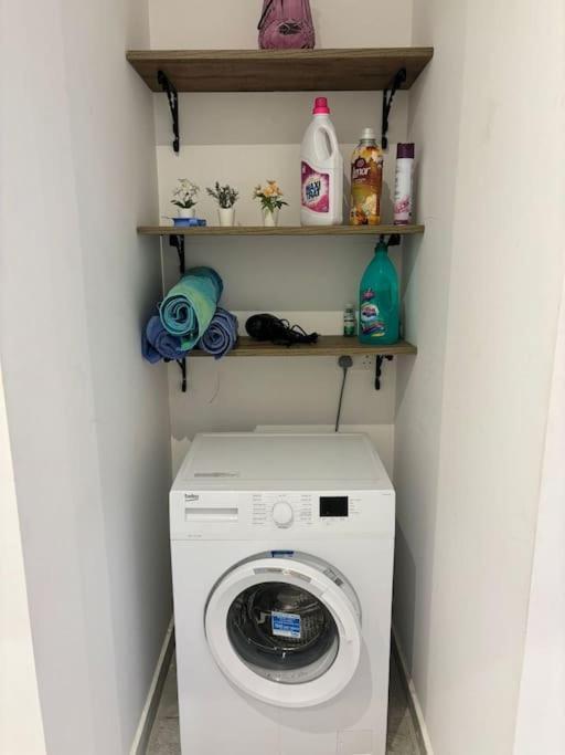 Apartament Stylish 2 Bedroom Loft With Yard Pietà