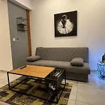 Stylish 2 Bedroom Loft With Yard