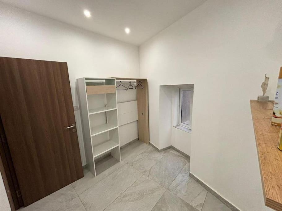 Stylish 2 Bedroom Loft With Yard