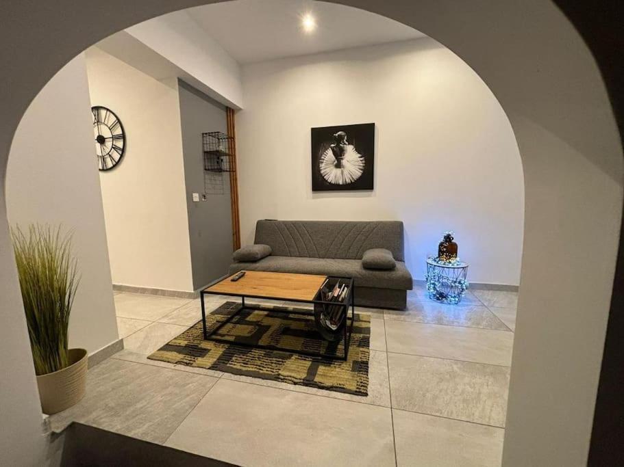 Stylish 2 Bedroom Loft With Yard Pieta