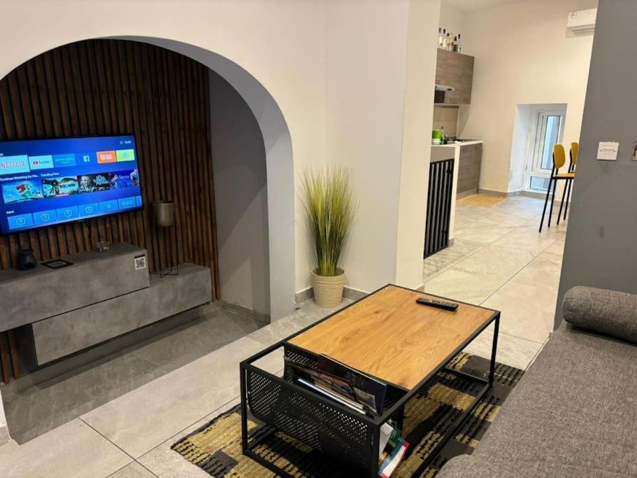 Stylish 2 Bedroom Loft With Yard * Pieta