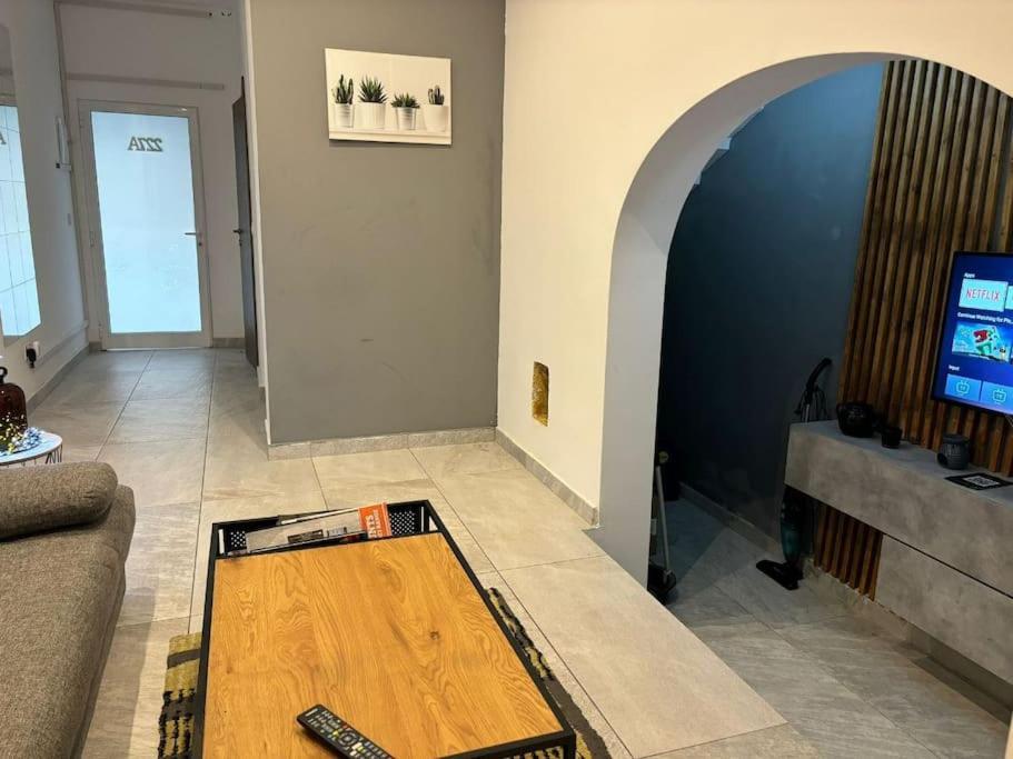 Stylish 2 Bedroom Loft With Yard