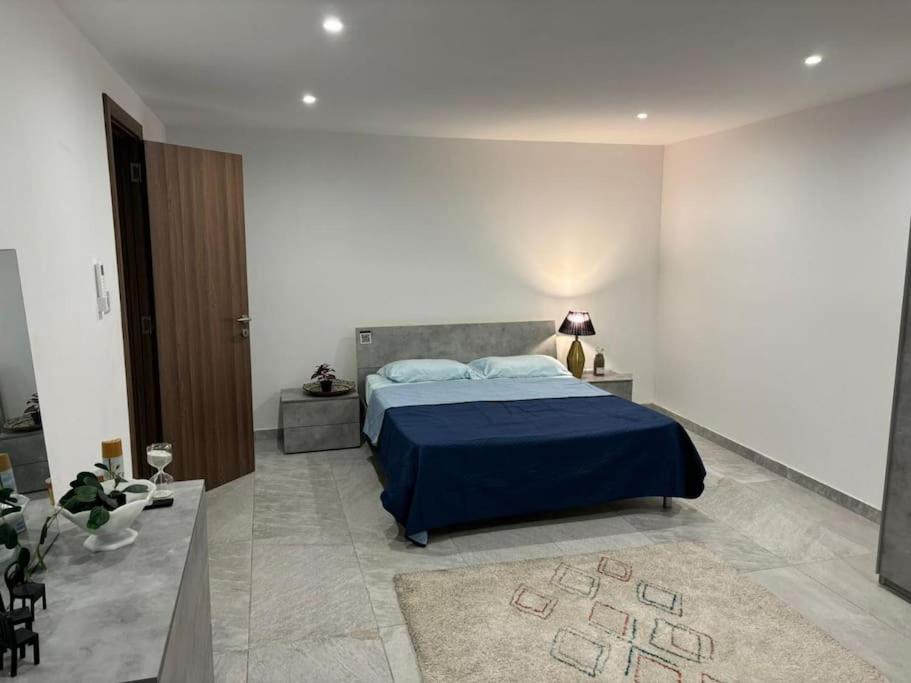 Stylish 2 Bedroom Loft With Yard