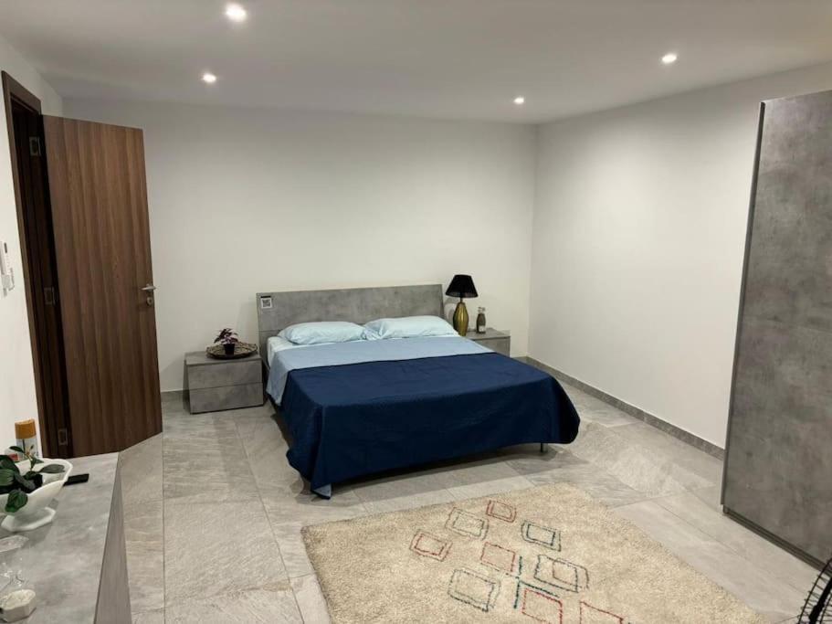 Stylish 2 Bedroom Loft With Yard *