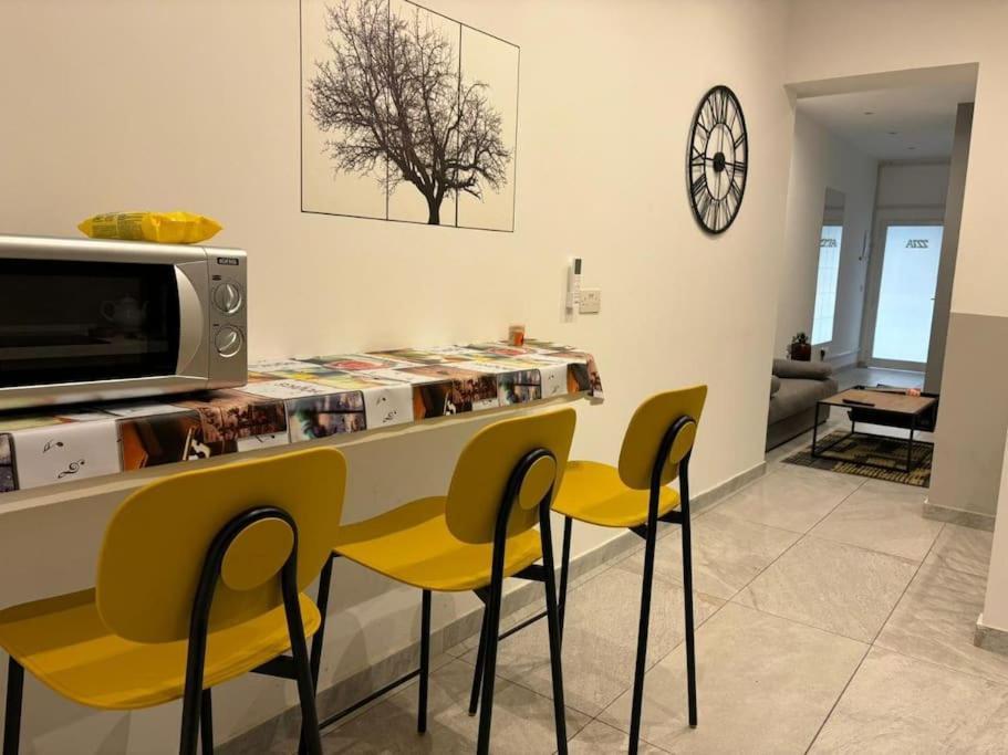 Stylish 2 Bedroom Loft With Yard * Pieta