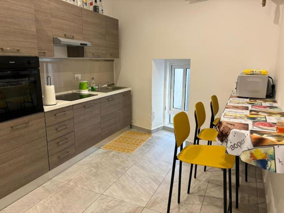 Stylish 2 Bedroom Loft With Yard
