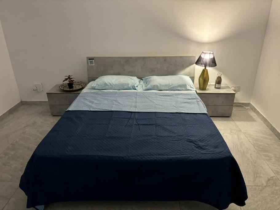Apartment Stylish 2 Bedroom Loft With Yard *