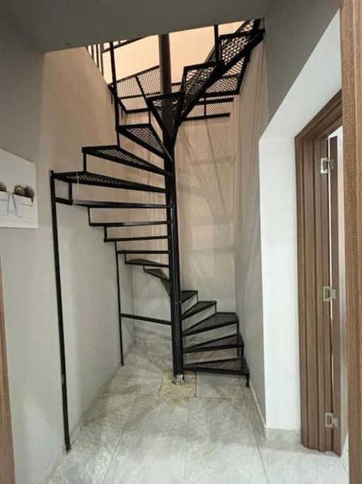 Stylish 2 Bedroom Loft With Yard *