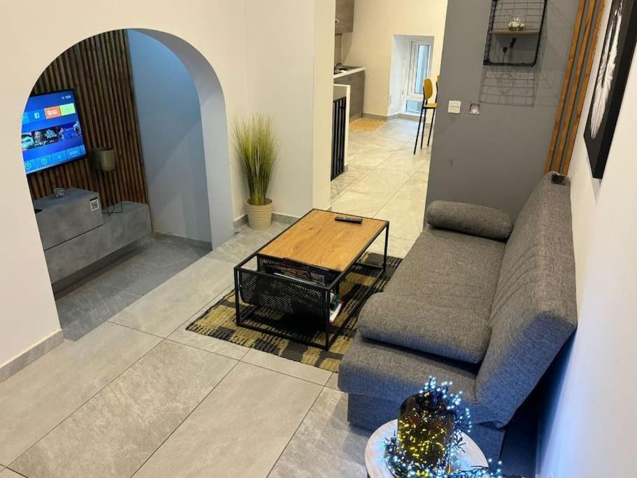 Apartment Stylish 2 Bedroom Loft With Yard *
